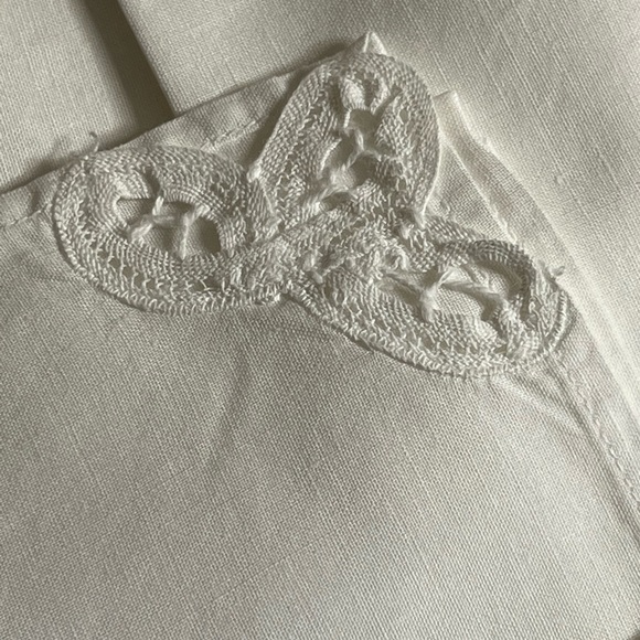 Vintage Set of 7 Linen & Battenberg Dinner Napkins - Picture 4 of 4